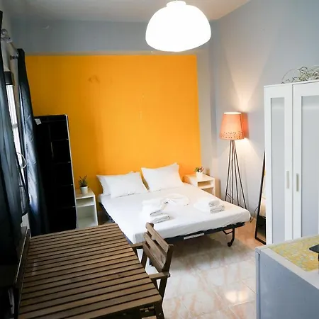 Holiday home Entire Private House & Balcony @ Central *