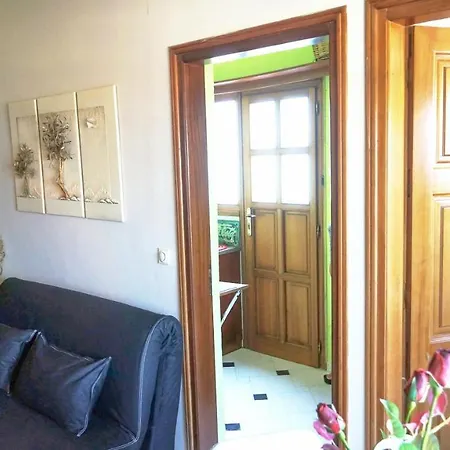 Entire Private House & Balcony @ Central Holiday home *