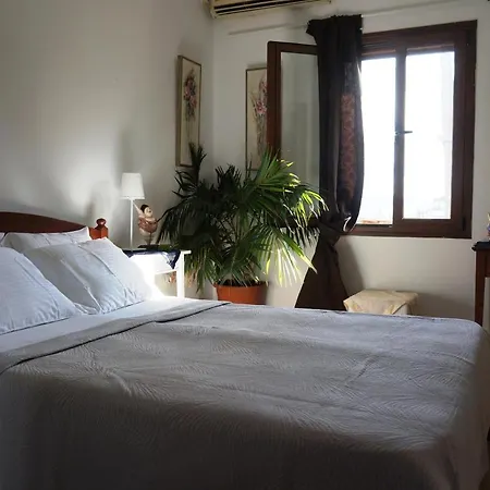 Entire Private House & Balcony @ Central Fira (Santorini)